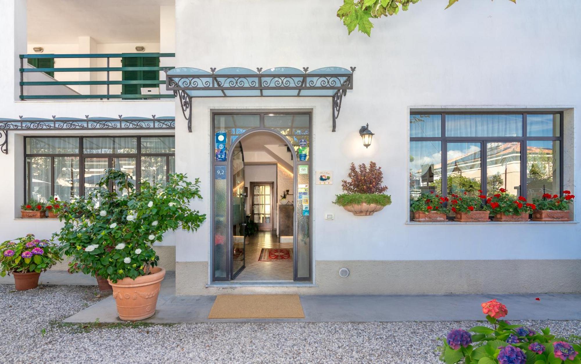 Hotel Eura Marina di Massa Eksteriør bilde