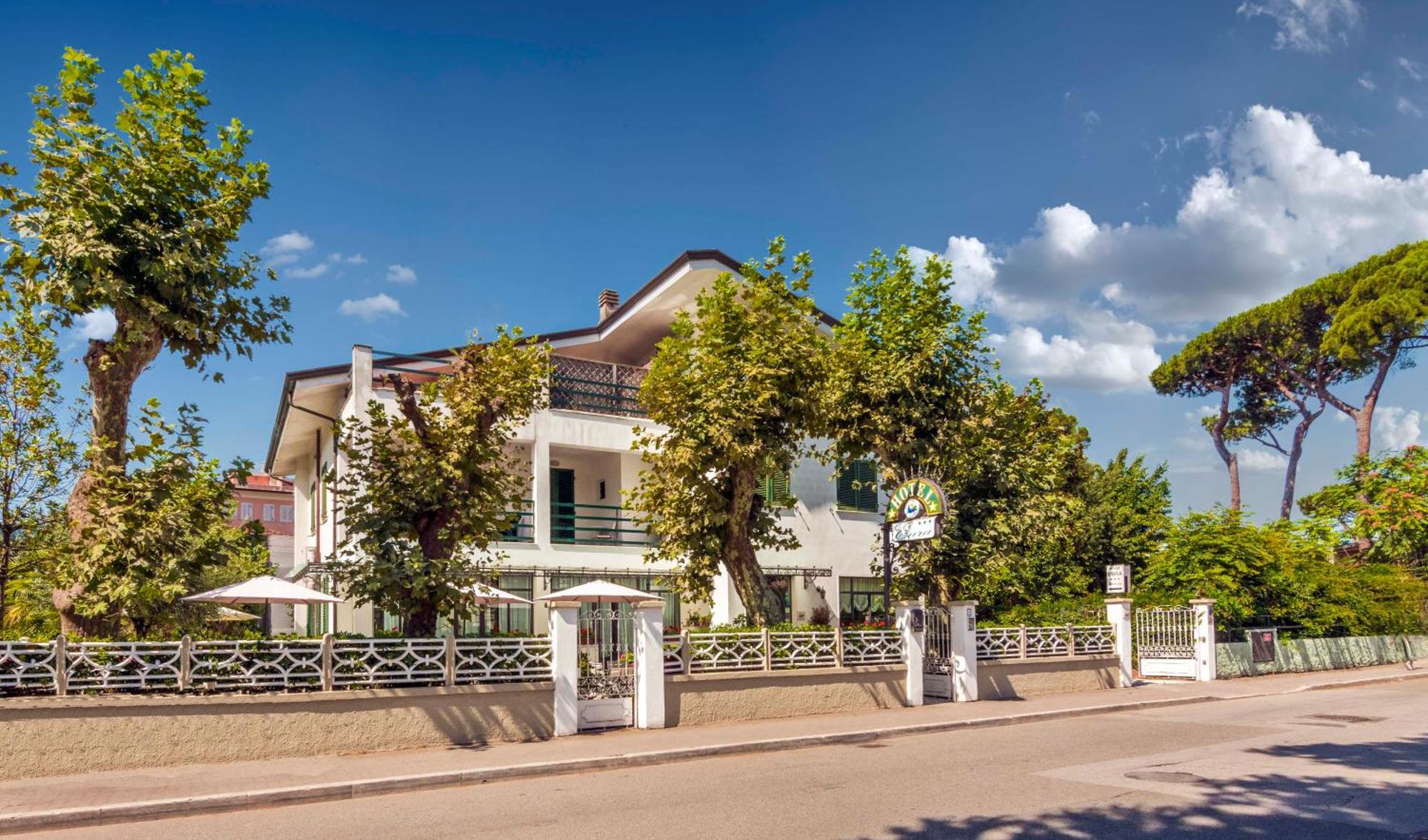 Hotel Eura Marina di Massa Eksteriør bilde